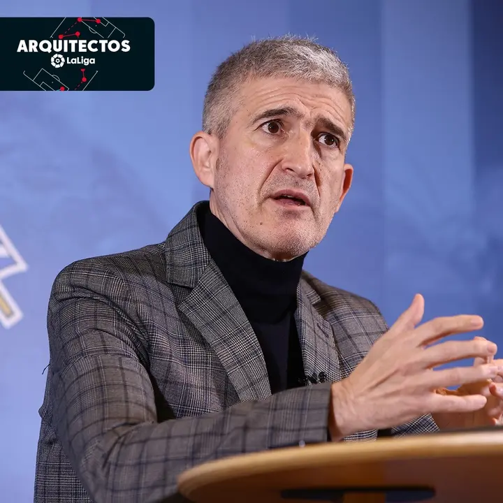 Roberto Olabe, director deportivo de la Real Sociedad, protagonista del primer cap&iacute;tulo del podcast de Laliga 'Arquitectos'. / LA LIGA
