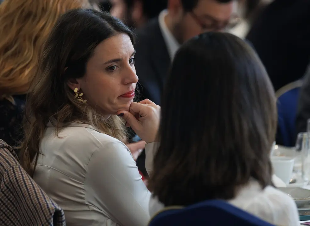 La ministra de Igualdad, Irene Montero (i) y la secretaria general de Podemos y ministra de Derechos Sociales y Agenda 2030, Ione Belarra (d). E.P. / Eduardo Parra