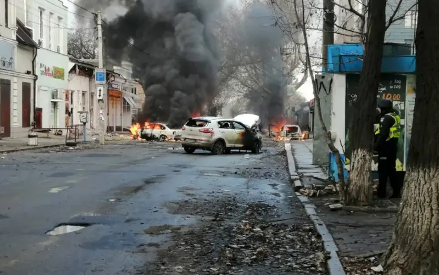 Una calle de Jers&oacute;n tras un bombardeo ruso. EFE