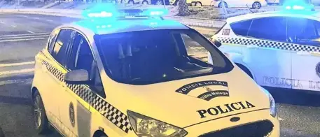 Un coche de la Polic&iacute;a Local de V&eacute;lez-M&aacute;laga. / PLVM