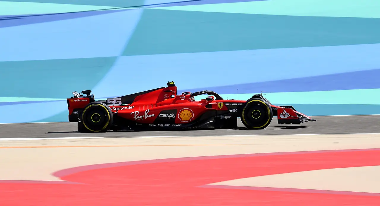 El piloto espa&ntilde;ol de F1 Carlos Sainz, conduciendo su Ferrari. / Hasan Bratic - dpa