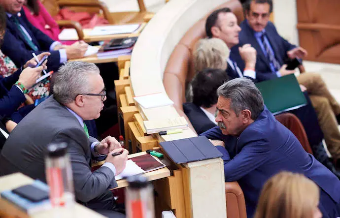 19/12/2019  SANTANDER
Parlamento de Cantabria  
Partido Regionalista


Pedro Jose Hernando; Miguel Angel Revilla

FOTO: JUAN MANUEL SERRANO ARCE
