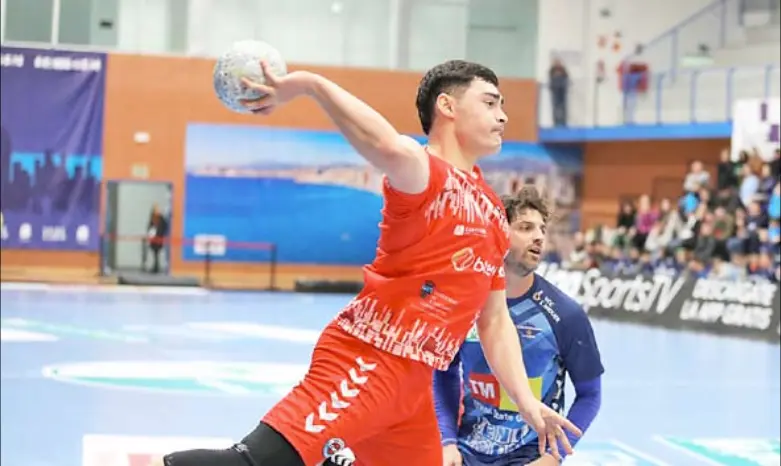 El Blendio Sinf&iacute;n conquista del pista del Benidorm y cosecha su cuarta victoria seguida. / ALERTA