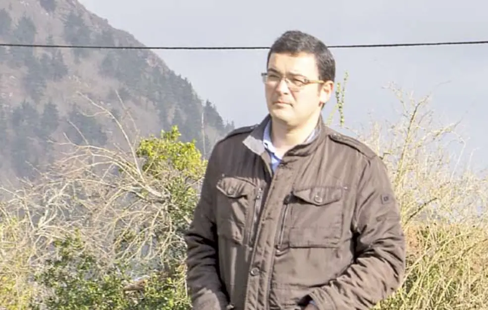 Jaime D&iacute;az, pasea por Ruente donde los vecinos le piden &laquo;que no les abandone y que me vuelva a presentar&raquo;.