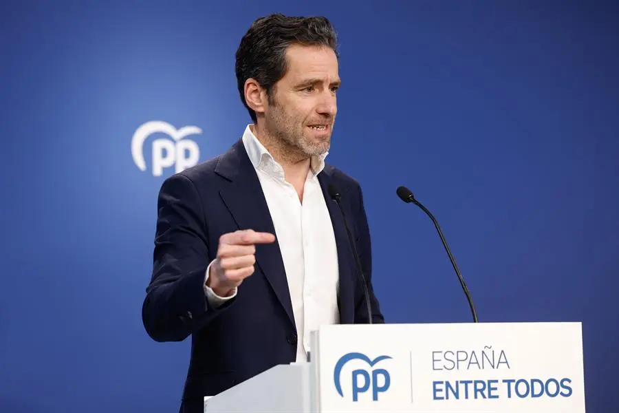 El portavoz de campa&ntilde;a del Partido Popular, Borja S&eacute;mper durante la rueda de prensa posterior a la reuni&oacute;n del Comit&eacute; de Direcci&oacute;n del Partido Popular. EFE / Chema Moya