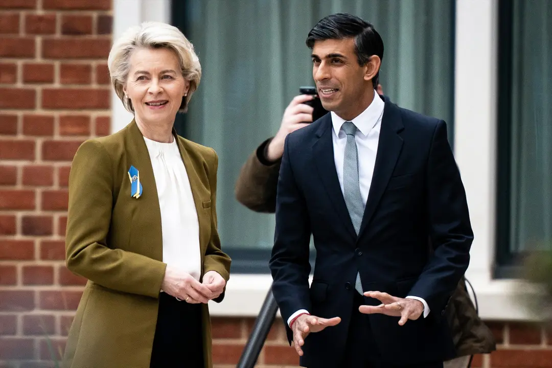 La presidenta de la Comisi&oacute;n Europea y el primer ministro del brit&aacute;nico. E.P. / Aaron Chown