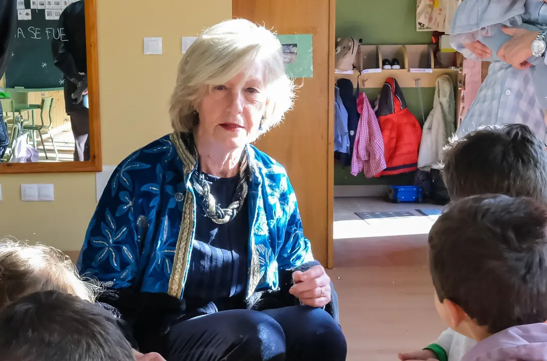 La consejera de Educaci&oacute;n y Formaci&oacute;n Profesional, Marina Lomb&oacute;, visita un colegio. / Ra&uacute;l Lucio