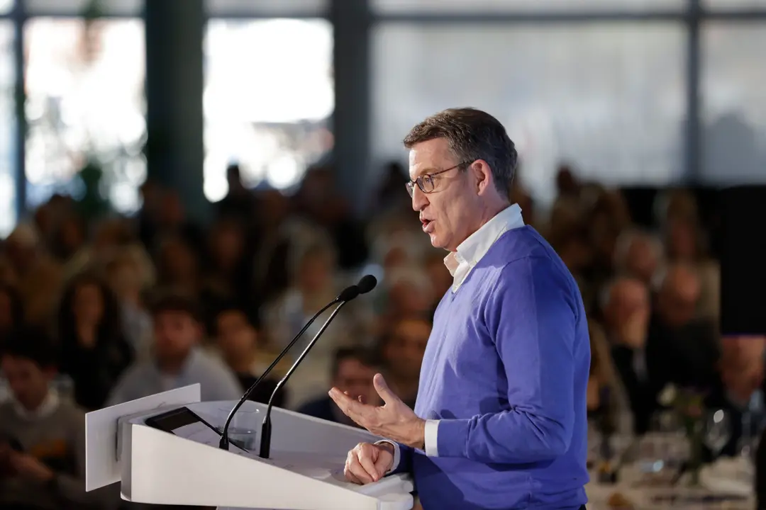 El l&iacute;der nacional del PP, Alberto N&uacute;&ntilde;ez Feij&oacute;o, participa en un cocido popular del partido en A Coru&ntilde;a. EFE/Cabalar