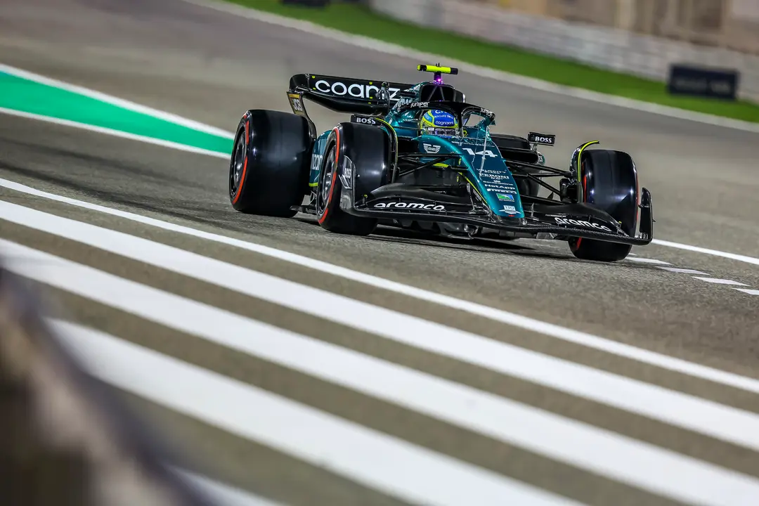Fernando Alonso, el Gran Premio de Bar&eacute;in, en el circuito de Sakhir. / Florent Gooden