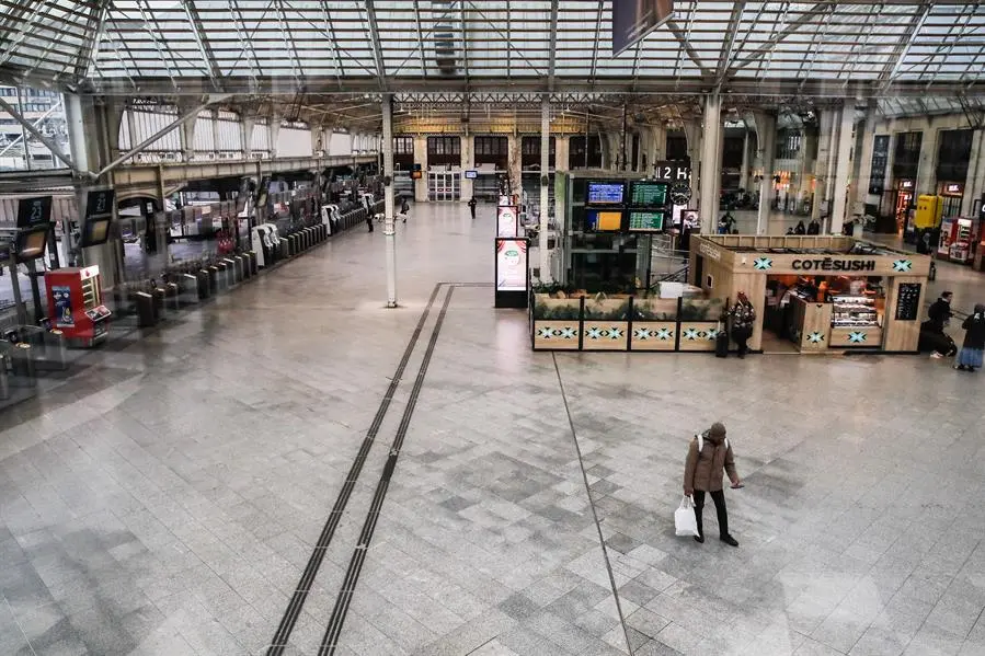 Imagen de la estaci&oacute;n de ferrocarril de Lyon este martes. /TERESA SUAREZ