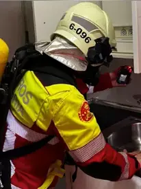 Un bombero durante la intervenci&oacute;n. / 112
