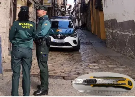 Agentes de la Guardia Civil y el c&uacute;ter del detenido. / GC
