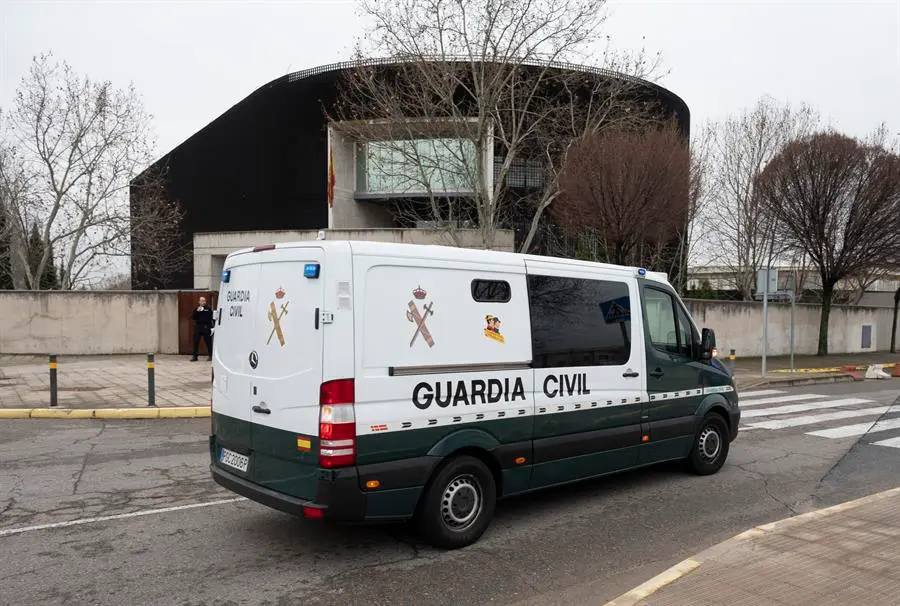 Un furg&oacute;n de la Guardia Civil. EFE/Fernando Villar