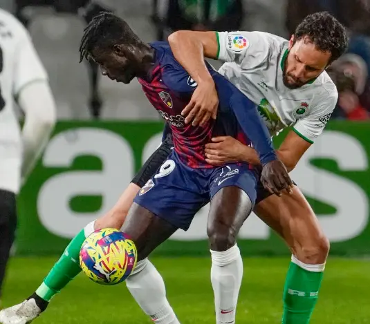 Jugadores del Racing y Huesca, durante el partido. / LALIGA