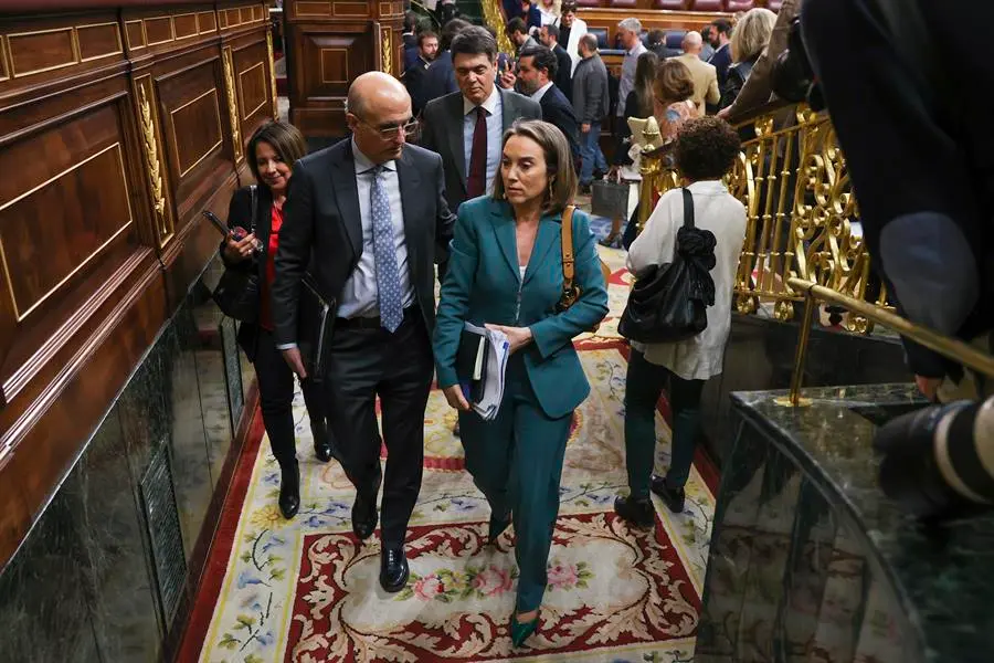 La portavoz del Grupo Popular, Cuca Gamarra, sale al finalizar la sesi&oacute;n de la ma&ntilde;ana del debate de la moci&oacute;n de censura de Vox contra el presidente del Gobierno, Pedro S&aacute;nchez. EFE / Kiko Huesca
