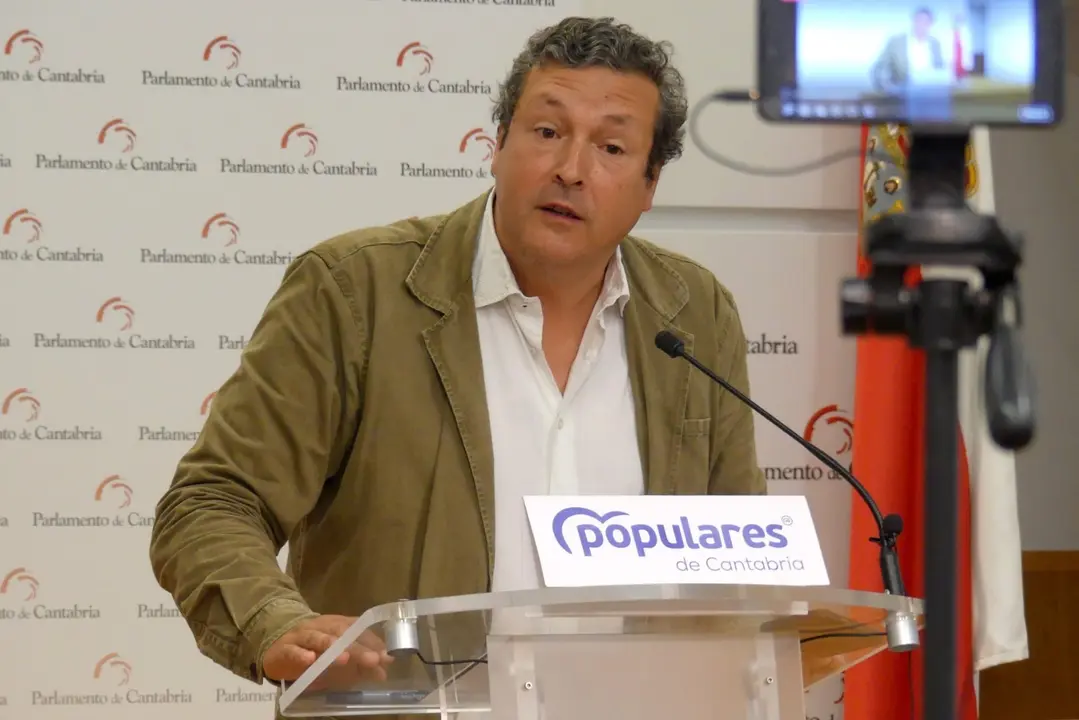 I&ntilde;igo Fern&aacute;ndez, portavoz del PP en el Parlamento de Cantabria. / Alerta