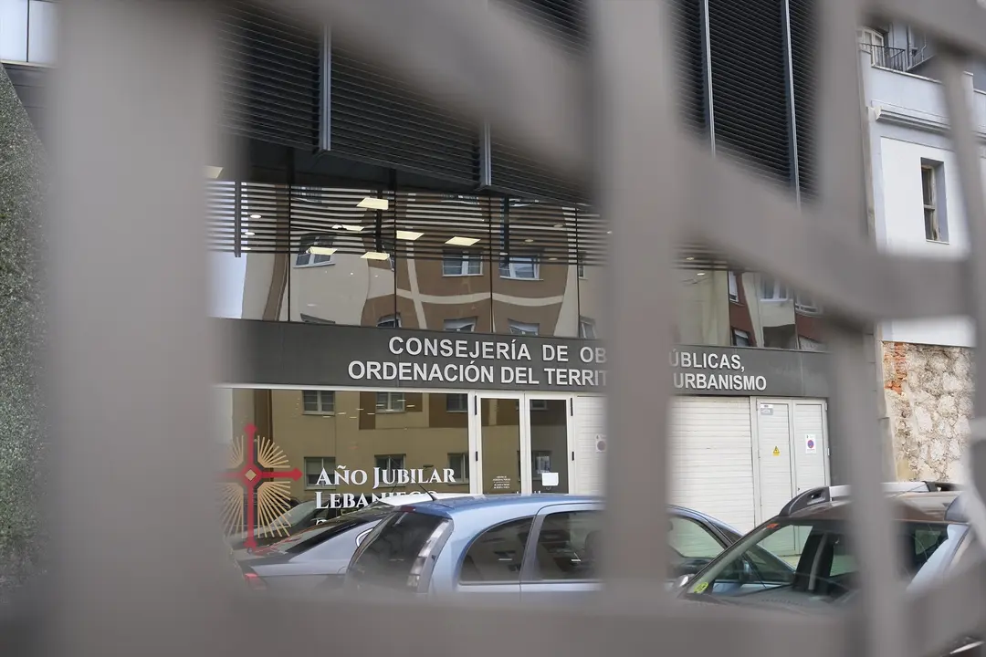 Fachada de la Consejer&iacute;a de Obras P&uacute;blicas. EP / Juan Manuel Serrano