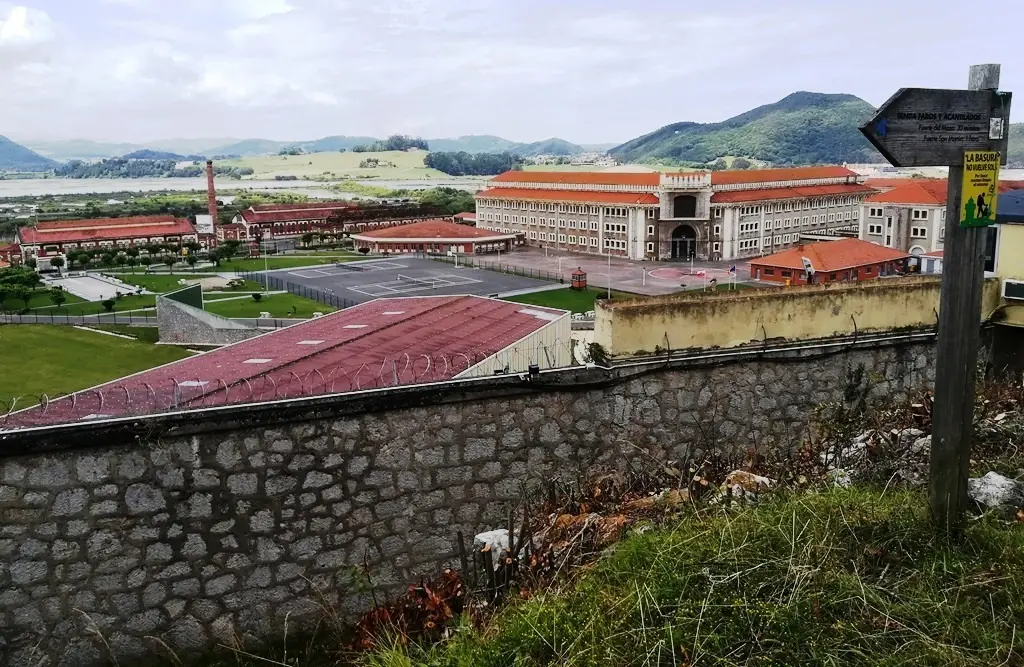 El penal de El Dueso en Santo&ntilde;a. / Alerta