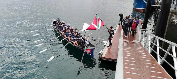 La trainera de Bermeo fue la m&aacute;s r&aacute;pida en el Test de San Pedro.