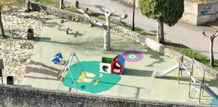 Vista a&eacute;rea del parque infantil de Socobio, Casta&ntilde;eda. / ALERTA