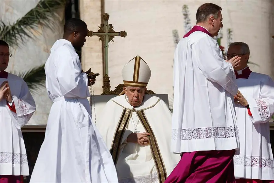 El papa Francisco durante la celebraci&oacute;n del Domingo de Resurrecci&oacute;n en el Vaticano. EFE / FABIO FRUSTACI