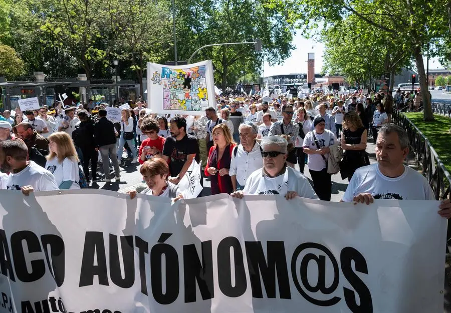 Manifestaci&oacute;n de los aut&oacute;nomos, pymes y micropymes de este pa&iacute;s, de todos los sectores, convocados por A.U.P.A. (Aut&oacute;nomos Unidos Para Actuar). EFE / Fernando Villar