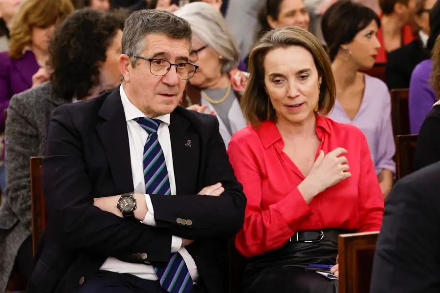 Los portavoces en el Congreso del PSOE, Patxi L&oacute;pez, y del PP, Cuca Gamarra. EFE/ Chema Moya