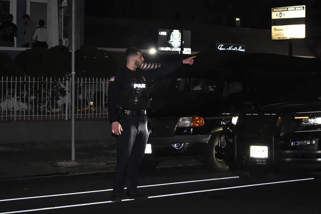Un polic&iacute;a en la escena del crimen. EP / Kyle Mazza
