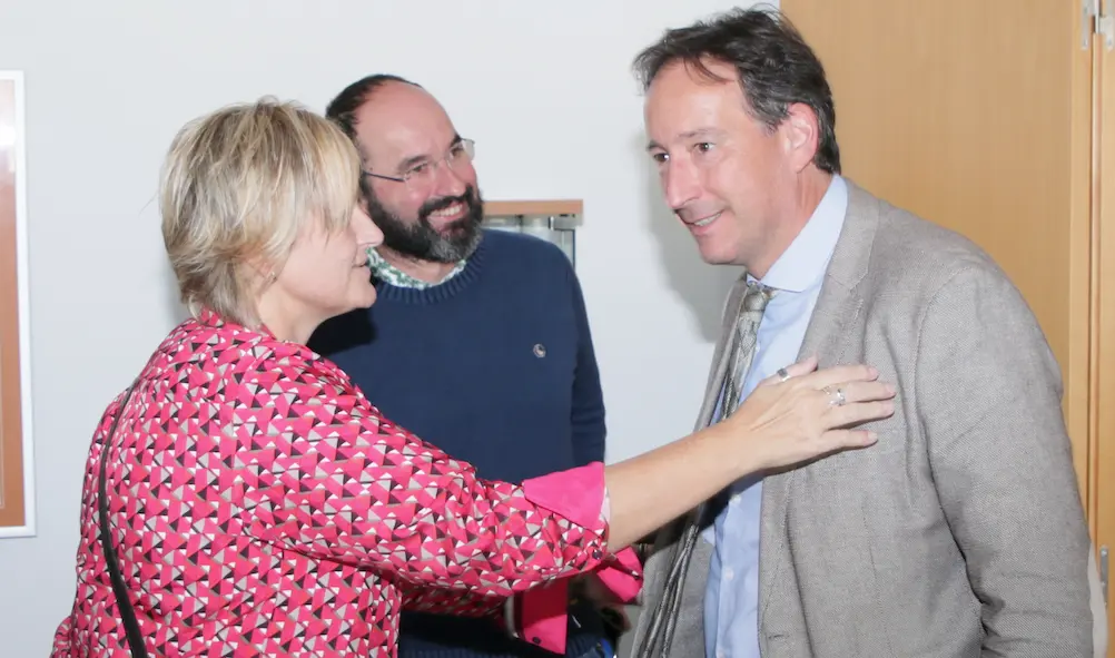 La alcaldesa de Camargo, Esther Bolado y el consejero cesado por la corrupci&oacute;n regional, Jos&eacute; Luis Gochicoa. / ALERTA