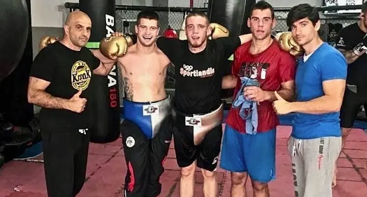 Kerman junto a &lsquo;El Ni&ntilde;o&rsquo; y Jon Miguez con sus entrenadores de entonces, V&iacute;ctor Iglesias y Txutxi del Valle. / AC