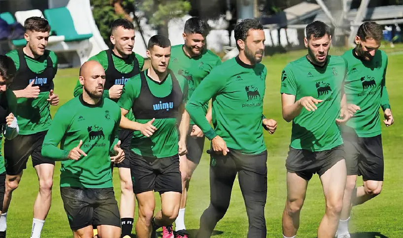Jugadores del Racing durante un entrenamiento. / rrc