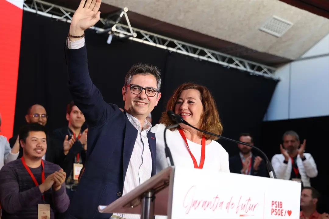 El ministro de la presidencia, Relaciones con las Cortes y Memoria Democr&aacute;tica, F&eacute;lix Bola&ntilde;os, y la presidenta de Baleares, Francina Armengol. / Alerta