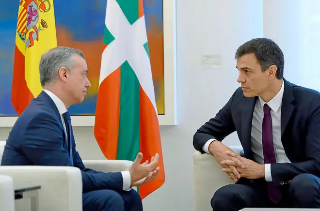 El lehendakari Urkullu (PNV) junto a Pedro S&aacute;nchez (PSOE)
