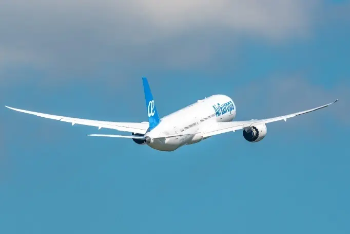 Un avi&oacute;n de Air Europa en el aire. / ALERTA