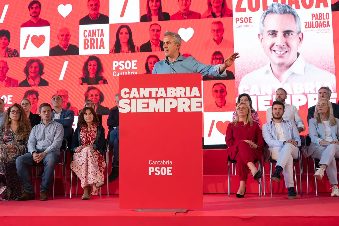 El secretario general del PSC-PSOE y candidato a presidente de Cantabria, Pablo Zuloaga, presente su candidatura auton&oacute;mica. / PS