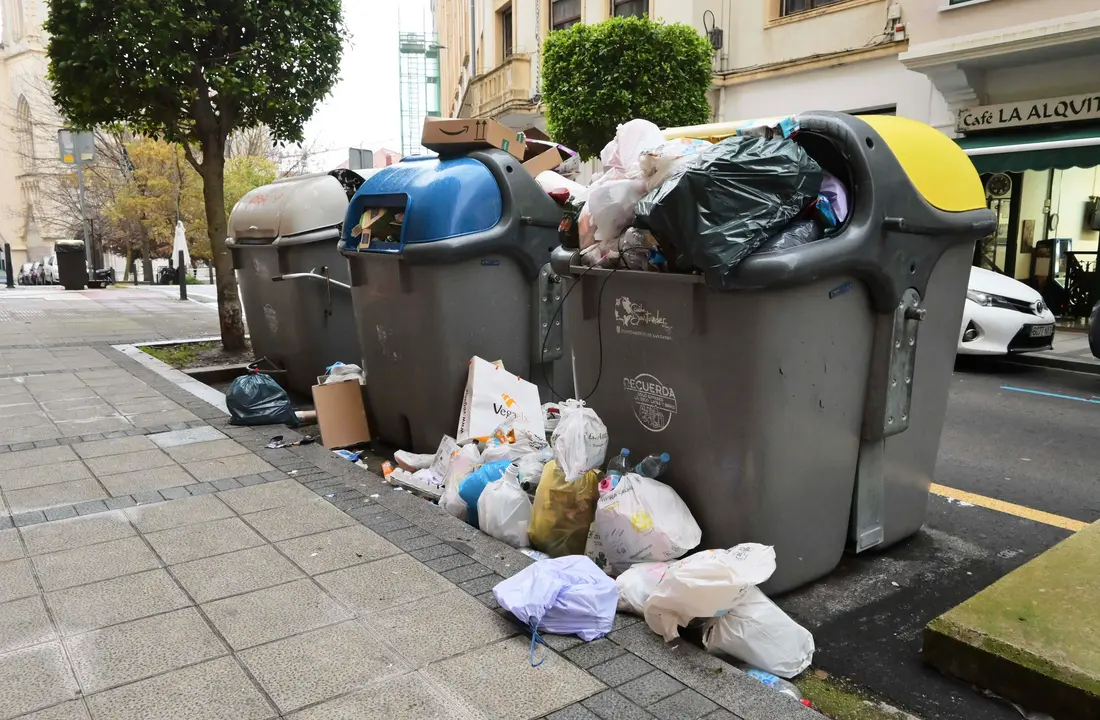 Estado de una de las calles de Santander. / Juan Manuel Serrano Arce