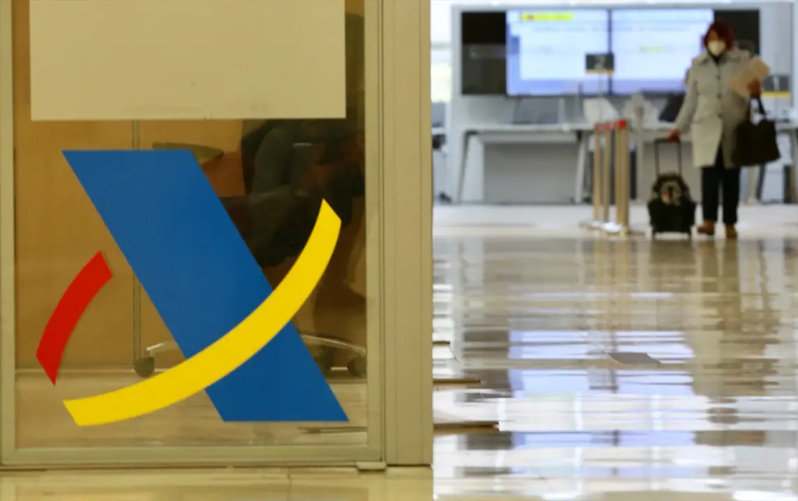 Logotipo de la Agencia Tributaria en una mampara en una Oficina de dicha agencia. EP / C&eacute;zaro De Luca