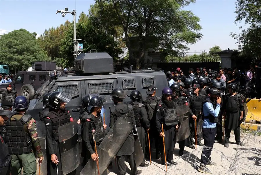 Dispositivo policial para la detenci&oacute;n del ex primer ministro paquistan&iacute; Imran Khan. EFE/EPA/SOHAIL SHAHZAD
