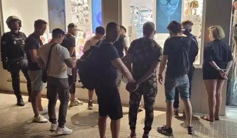 Agentes de la Polic&iacute;a Nacional detienen a los integrantes de la banda criminal. / CNP