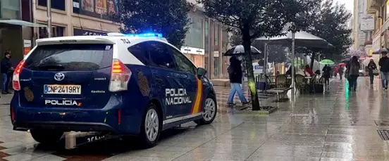 Coche de la Polic&iacute;a Nacional en el centro de Santander. / CNP