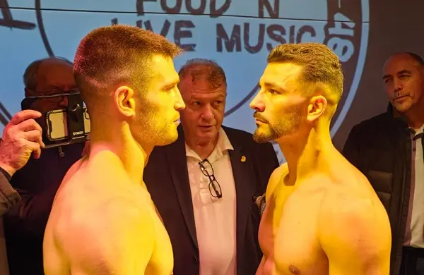 Jon M&iacute;guez frente a Jordi Weiss durante el &uacute;ltimo combate.