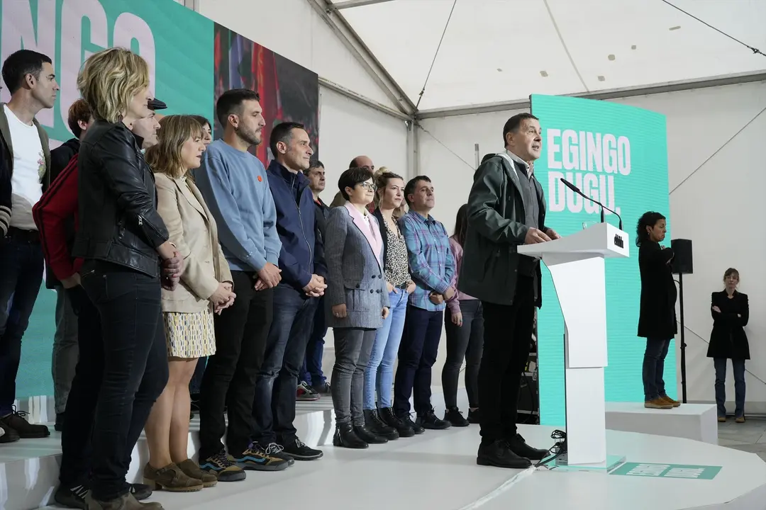 Arnaldo Otegi, en un acto en Bilbao junto a candidatos de la coalici&oacute;n soberanista. EP / Fernando G&oacute;mez