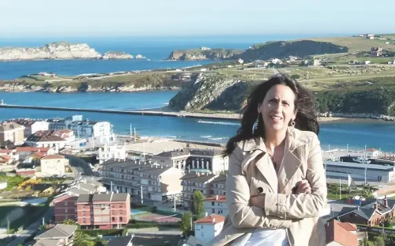 La escritora Mar&iacute;a Oru&ntilde;a estar&aacute; hoy en Suances. / ALERTA