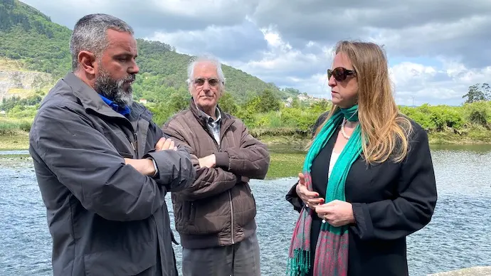 La candidata de VOX a la presidencia, Leticia D&iacute;az, ha visitado la localidad de Limpias junto a los candidatos de los municipios cercanos, donde han criticado el &ldquo;alarmante retraso&rdquo; que est&aacute;n sufriendo las obras de saneamiento de las Marismas de Santo&ntilde;a, Victoria y Joyel