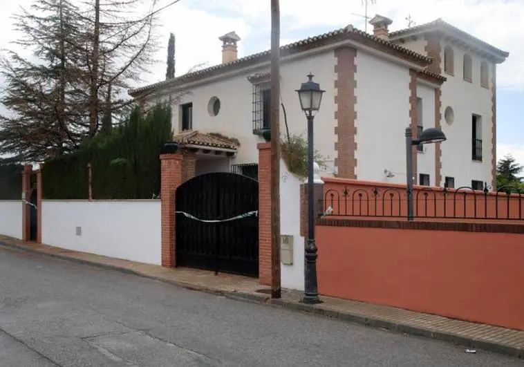 Imagen del chalet donde han sido hallados muertos una mujer embarazada y su hijo de tres a&ntilde;os EFE