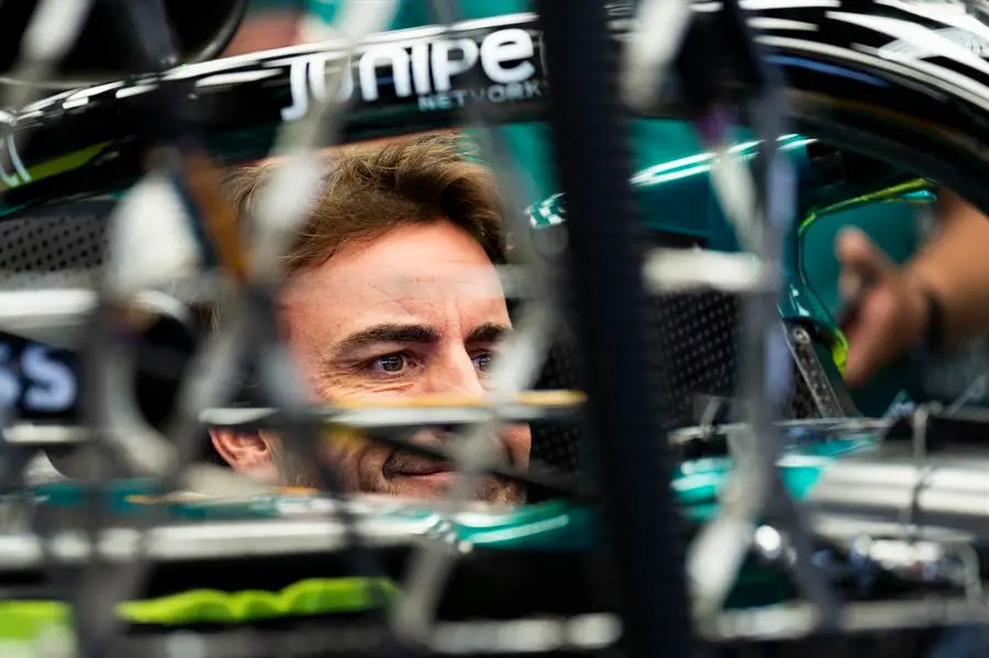 El piloto espa&ntilde;ol de F&oacute;rmula 1, Fernando Alonso, del equipo Aston Martin, durante la primera jornada del GP de Espa&ntilde;a que se celebra este fin de semana en el Circuito de Barcelona. EFE/Siu Wu