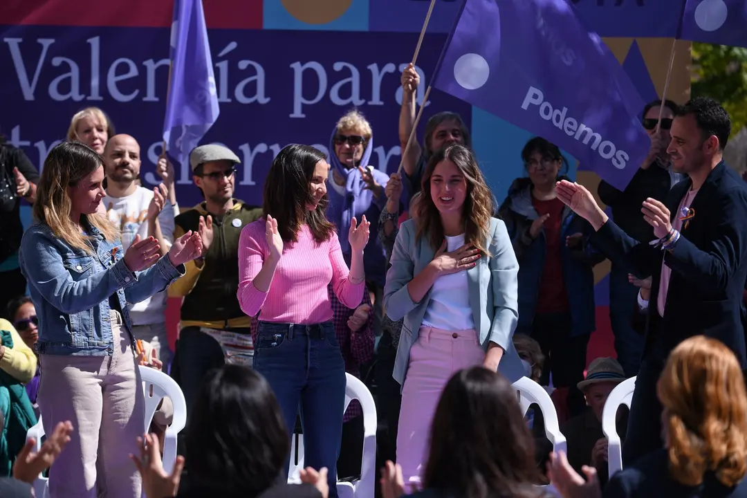 (I-D) Alejandra Jacinto; la ministra de Derechos Sociales y Agenda 2030, Ione Belarra; la ministra de Igualdad, Irene Montero. / Fernando S&aacute;nchez