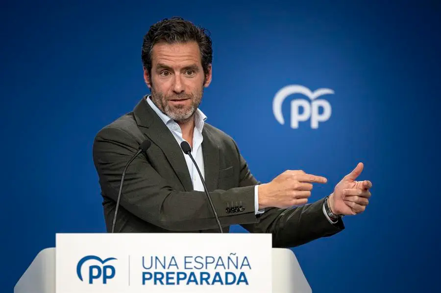 El portavoz de campa&ntilde;a del PP, Borja S&eacute;mper, ha rechazado los debates cara a cara semanales que el presidente del Gobierno, Pedro S&aacute;nchez, ha propuesto a Alberto N&uacute;&ntilde;ez Feij&oacute;o. EFE / Daniel Gonz&aacute;lez