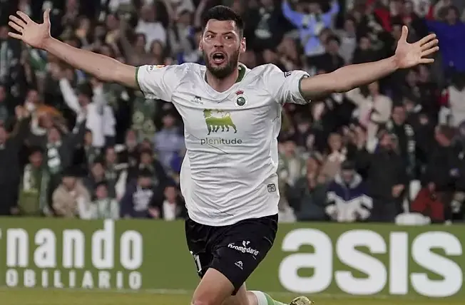 Roko Baturina celebrando unn gol con el Racing. / LaLiga