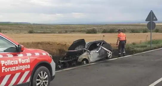 Estado del veh&iacute;culo accidentado. / POLIC&Iacute;A FORAL